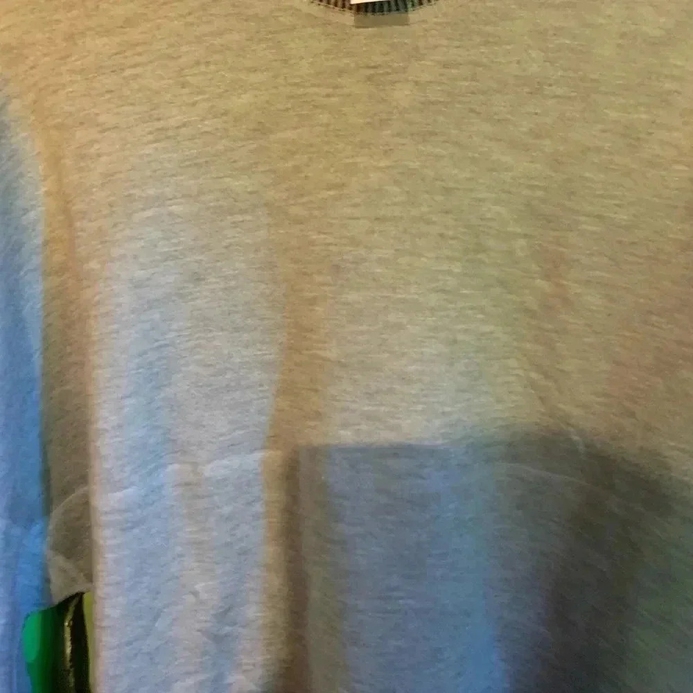 Jersey Spirit Top Size Small Ling Sleeve in the Gray - Picture 2 of 12